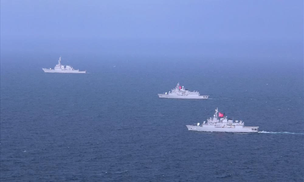 Ukraine offers Crimean airspace to NATO amid Turkish-US exercise